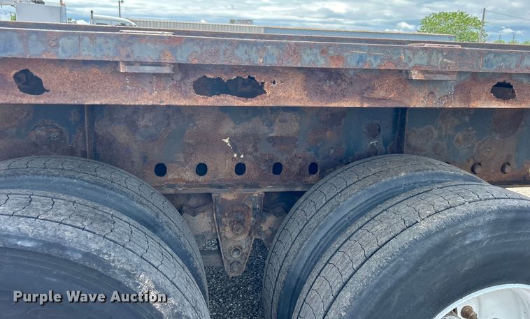 image for item EG1523 2004 Great Dane flatbed trailer