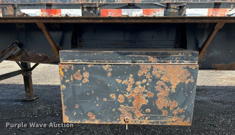 image for item EG1523 2004 Great Dane flatbed trailer
