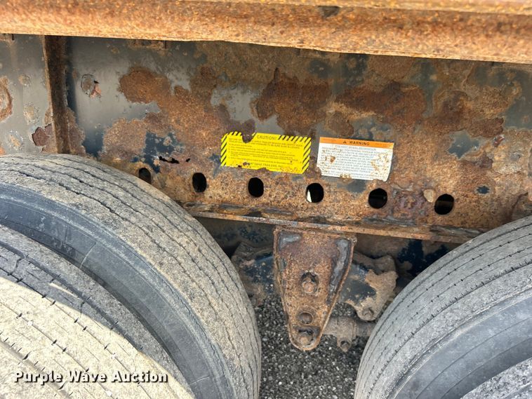 image for item EG1523 2004 Great Dane flatbed trailer