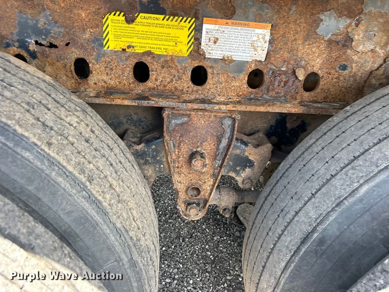 image for item EG1523 2004 Great Dane flatbed trailer