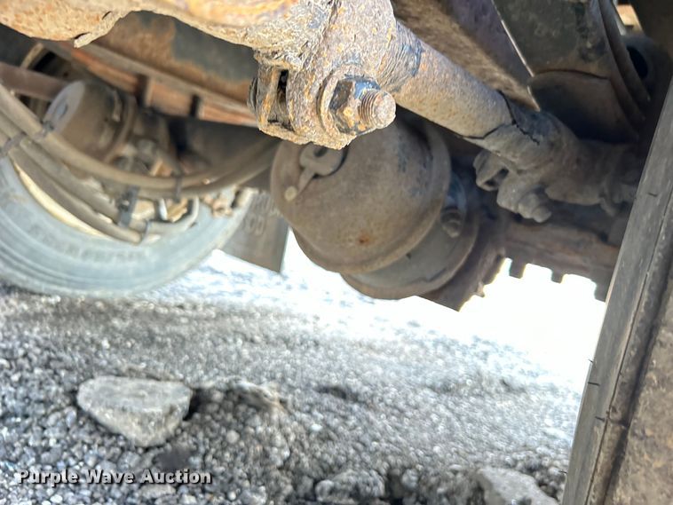 image for item EG1523 2004 Great Dane flatbed trailer