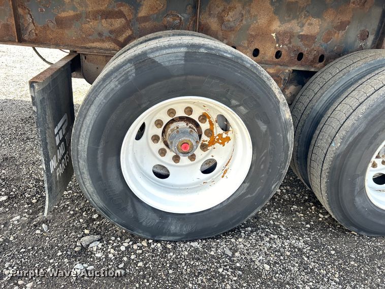 image for item EG1523 2004 Great Dane flatbed trailer