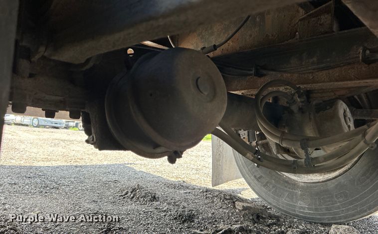 image for item EG1523 2004 Great Dane flatbed trailer