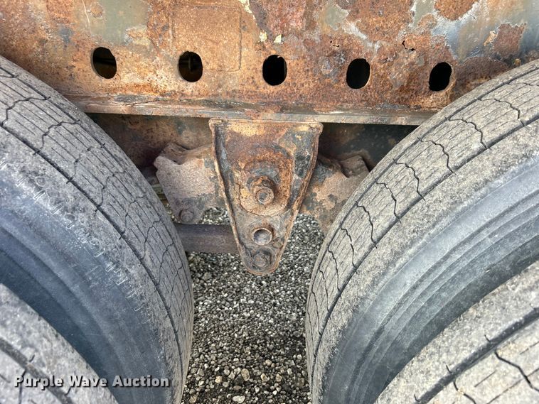 image for item EG1523 2004 Great Dane flatbed trailer