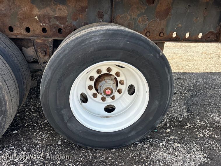 image for item EG1523 2004 Great Dane flatbed trailer