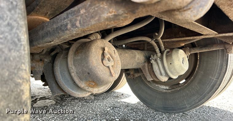 image for item EG1523 2004 Great Dane flatbed trailer