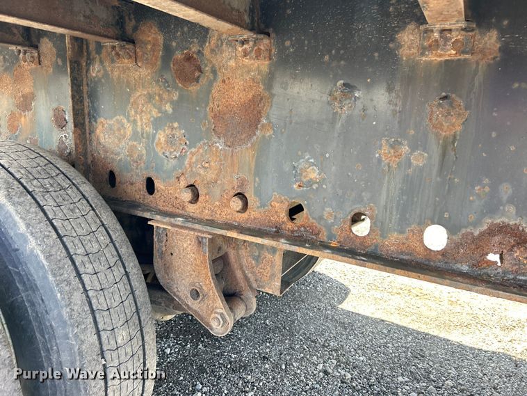 image for item EG1523 2004 Great Dane flatbed trailer