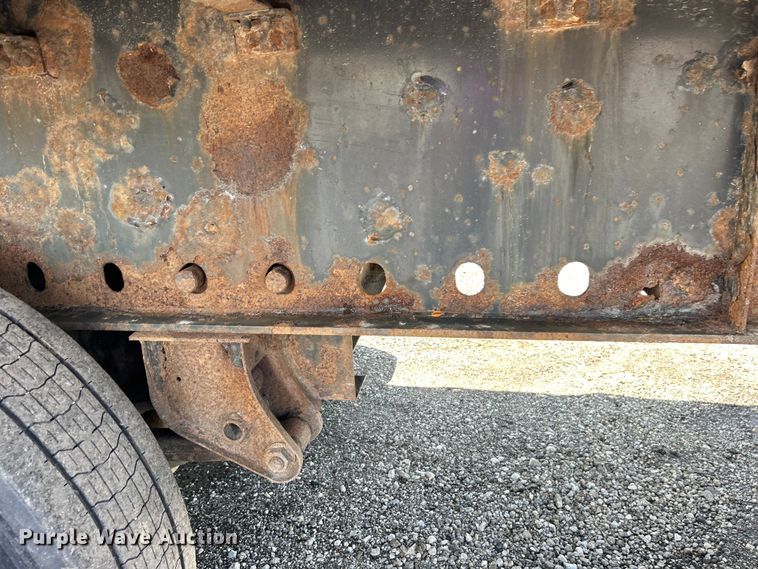 image for item EG1523 2004 Great Dane flatbed trailer