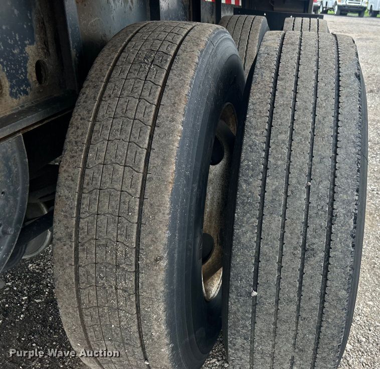 image for item EG1540 1997 Utility Trailer FS20HE flatbed trailer