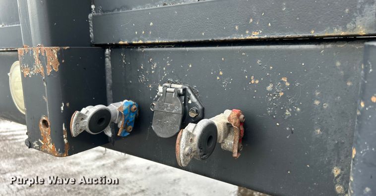 image for item EG1584 2004 Great Dane flatbed trailer