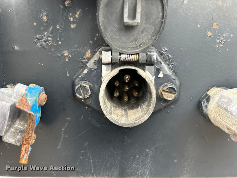 image for item EG1584 2004 Great Dane flatbed trailer