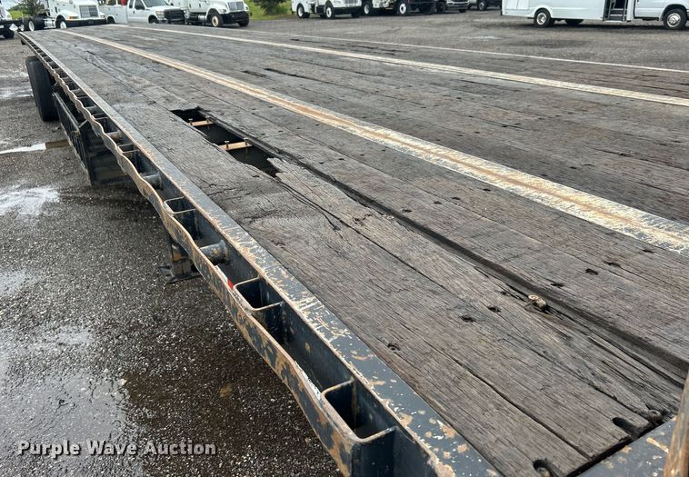 image for item EG1584 2004 Great Dane flatbed trailer