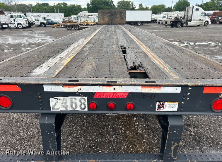 image for item EG1584 2004 Great Dane flatbed trailer