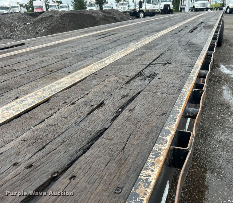 image for item EG1584 2004 Great Dane flatbed trailer