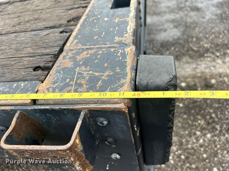 image for item EG1584 2004 Great Dane flatbed trailer