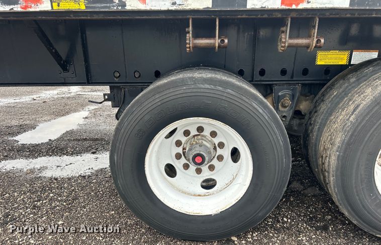 image for item EG1584 2004 Great Dane flatbed trailer