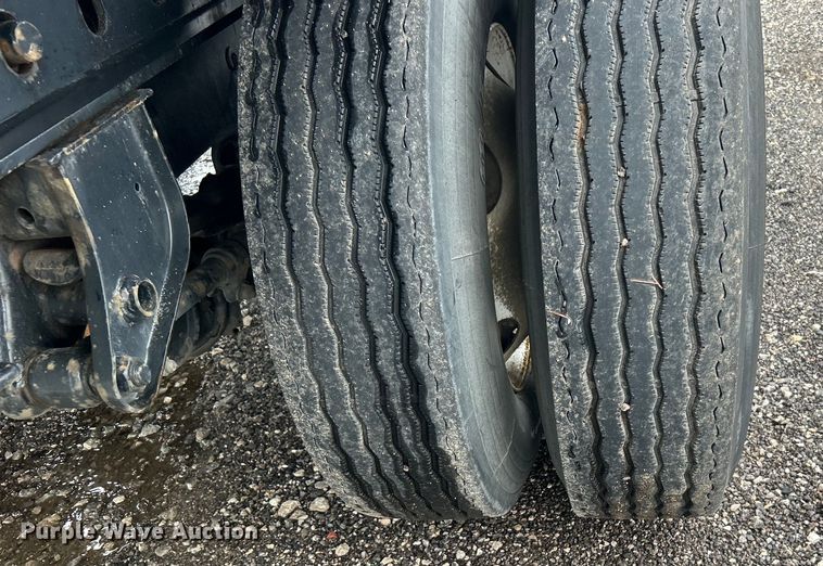 image for item EG1584 2004 Great Dane flatbed trailer