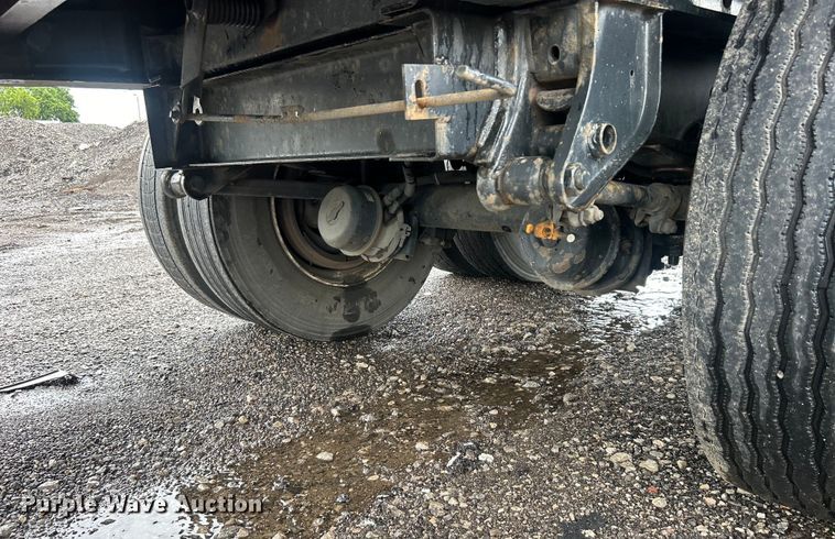 image for item EG1584 2004 Great Dane flatbed trailer