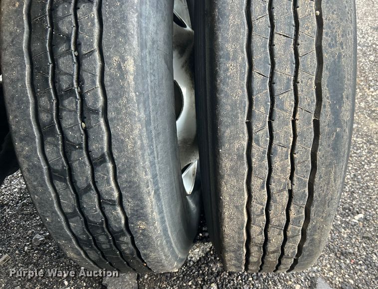 image for item EG1584 2004 Great Dane flatbed trailer