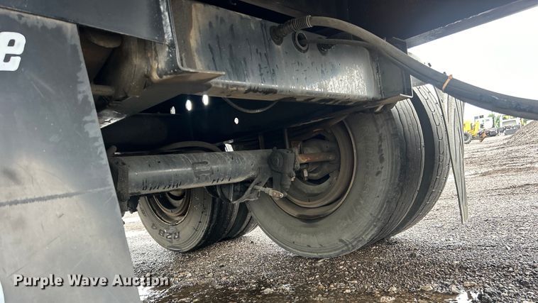 image for item EG1584 2004 Great Dane flatbed trailer