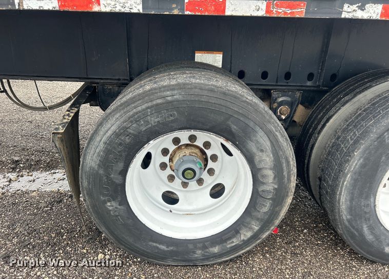 image for item EG1584 2004 Great Dane flatbed trailer