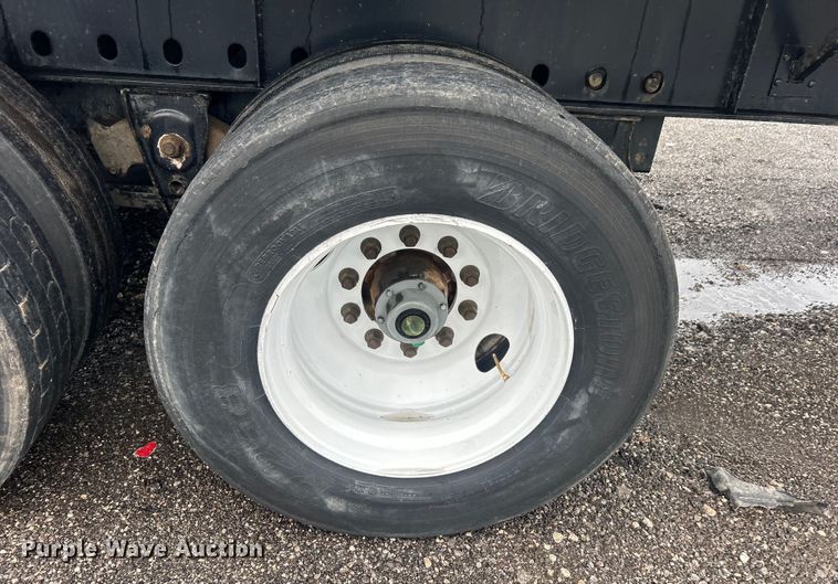 image for item EG1584 2004 Great Dane flatbed trailer