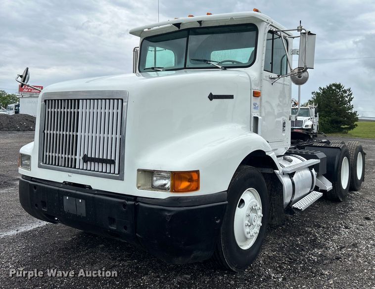 image for item EG1586 1996 International  9200 semi truck