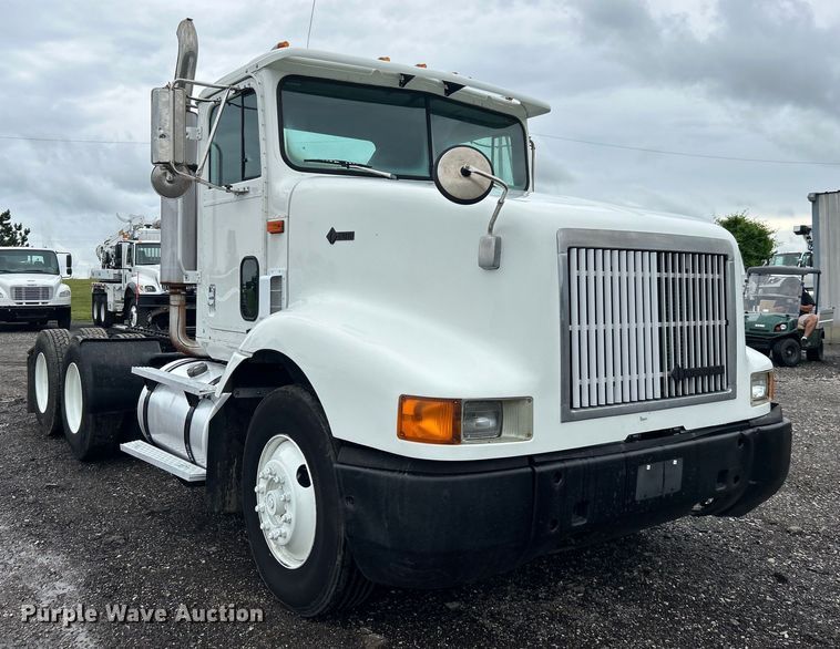 image for item EG1586 1996 International  9200 semi truck