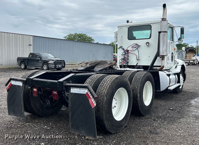 image for item EG1586 1996 International  9200 semi truck