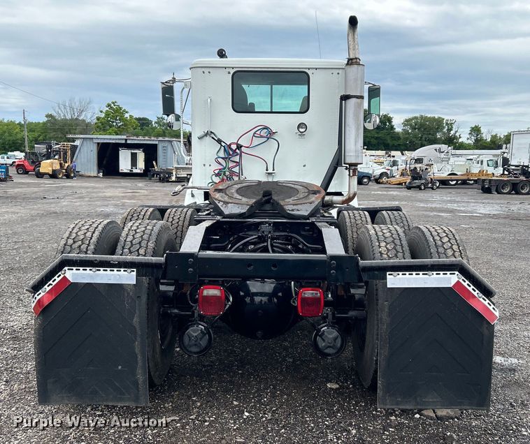 image for item EG1586 1996 International  9200 semi truck