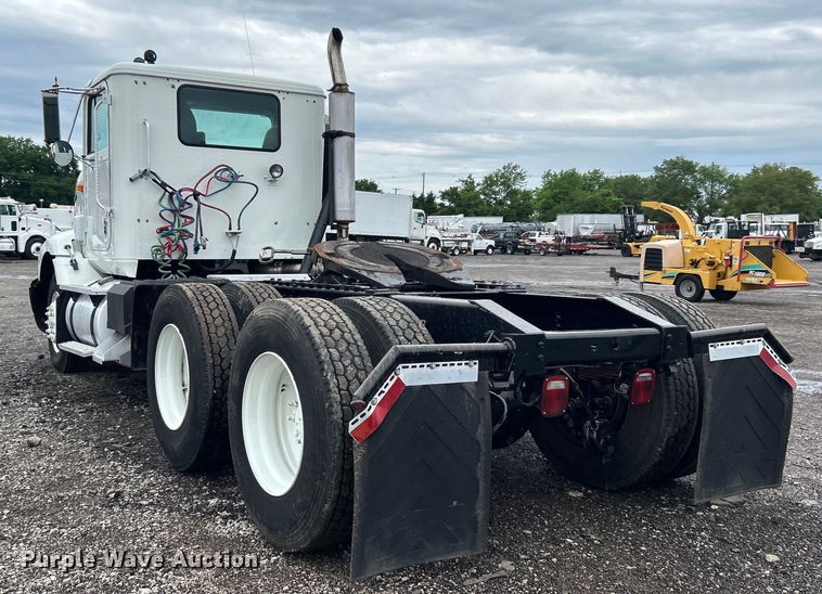 image for item EG1586 1996 International  9200 semi truck