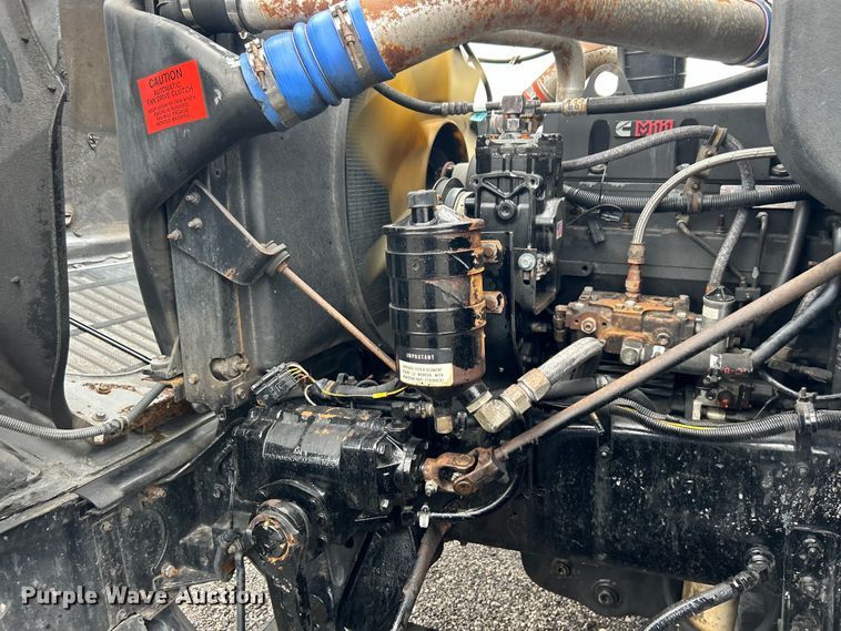 image for item EG1586 1996 International  9200 semi truck