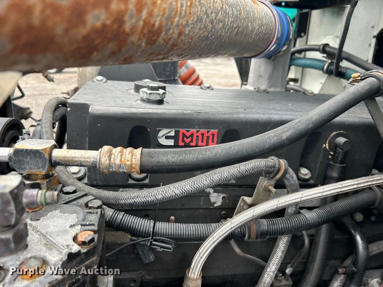 image for item EG1586 1996 International  9200 semi truck