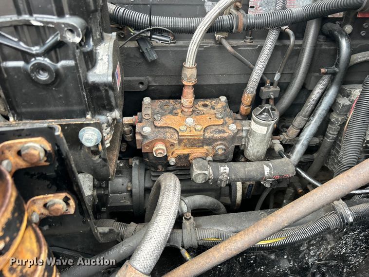 image for item EG1586 1996 International  9200 semi truck