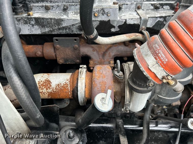 image for item EG1586 1996 International  9200 semi truck