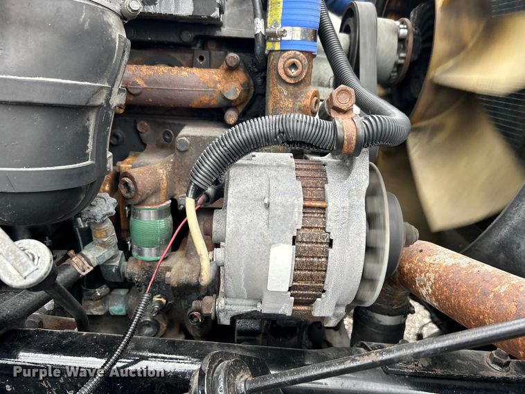 image for item EG1586 1996 International  9200 semi truck