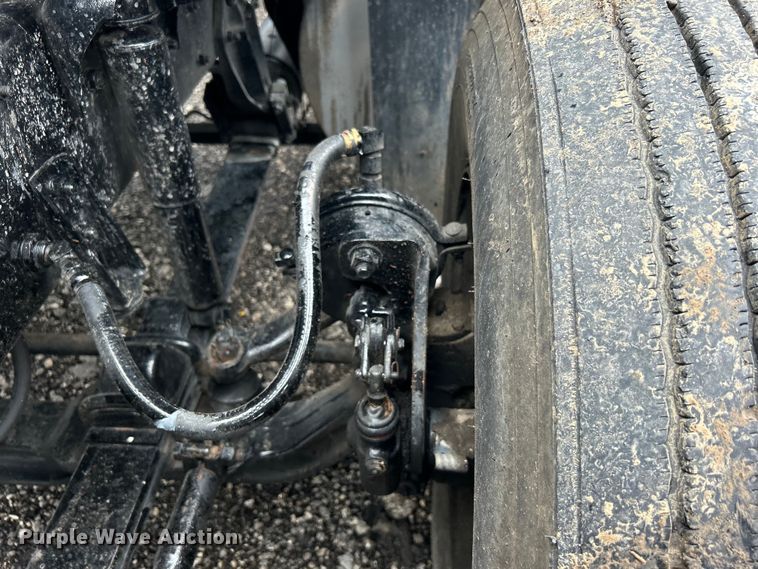 image for item EG1586 1996 International  9200 semi truck