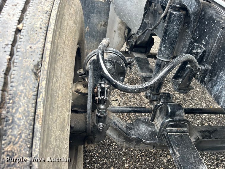 image for item EG1586 1996 International  9200 semi truck