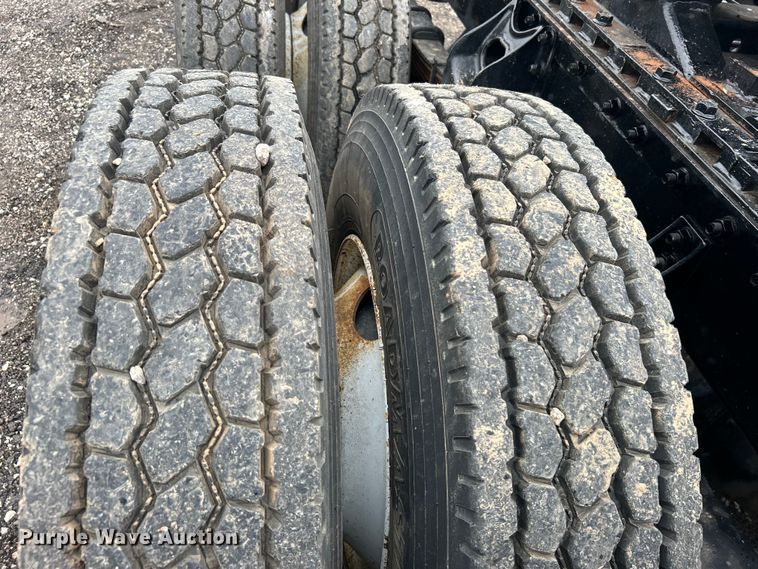 image for item EG1586 1996 International  9200 semi truck