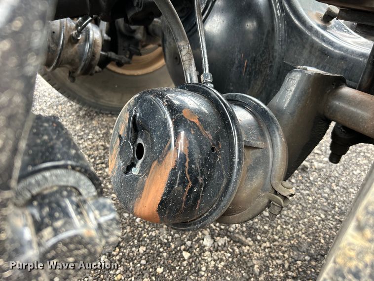 image for item EG1586 1996 International  9200 semi truck