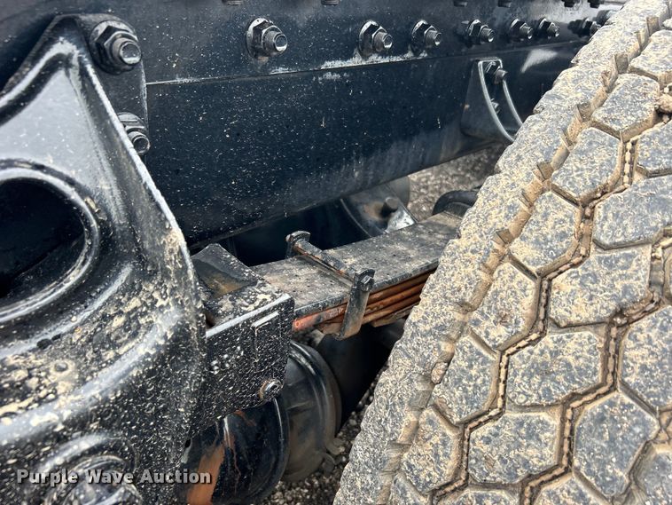 image for item EG1586 1996 International  9200 semi truck