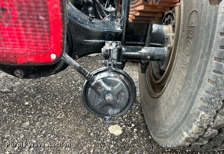 image for item EG1586 1996 International  9200 semi truck