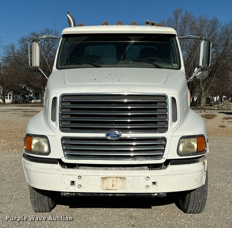 image for item EH6507 1997 Ford LA9000 semi truck