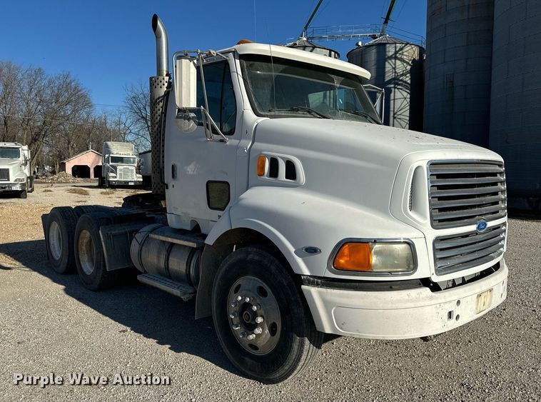 image for item EH6507 1997 Ford LA9000 semi truck
