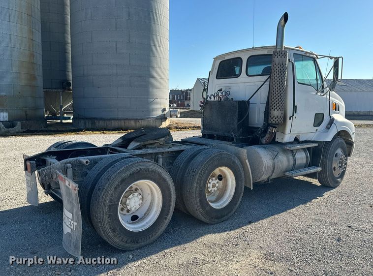 image for item EH6507 1997 Ford LA9000 semi truck