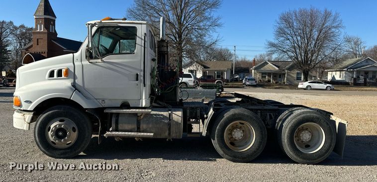 image for item EH6507 1997 Ford LA9000 semi truck