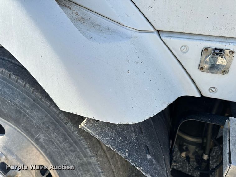 image for item EH6507 1997 Ford LA9000 semi truck