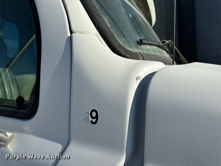 image for item EH6507 1997 Ford LA9000 semi truck