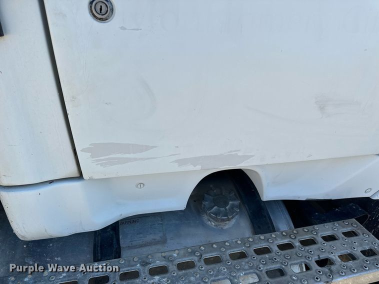 image for item EH6507 1997 Ford LA9000 semi truck