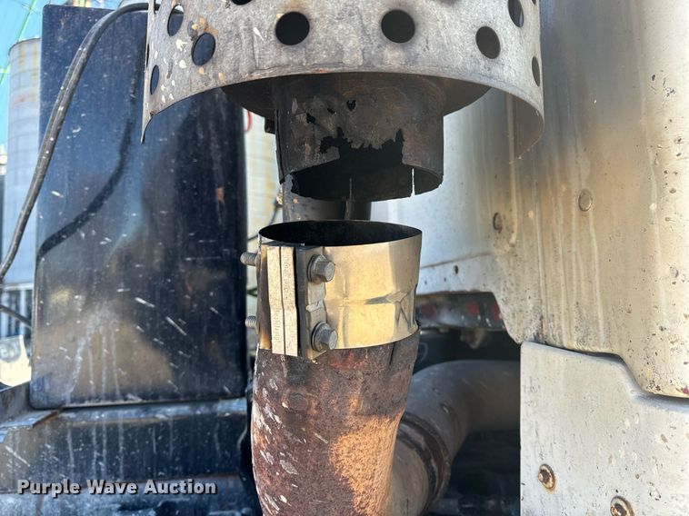 image for item EH6507 1997 Ford LA9000 semi truck